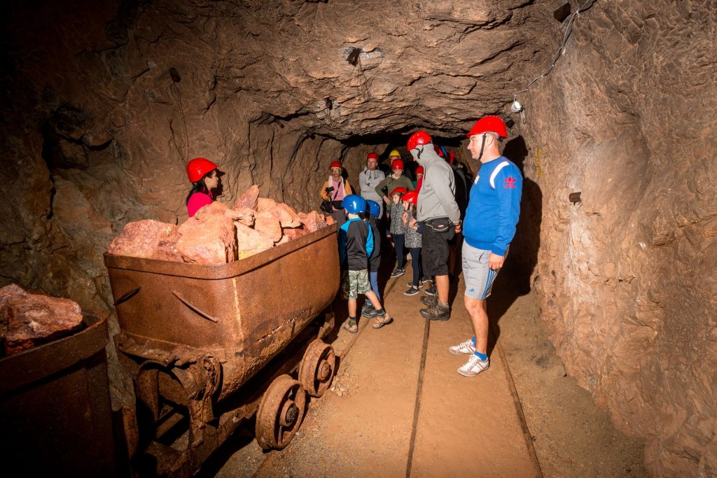 padurea-craiului-pestera-cu-cristale-farcu-muzeu-minier