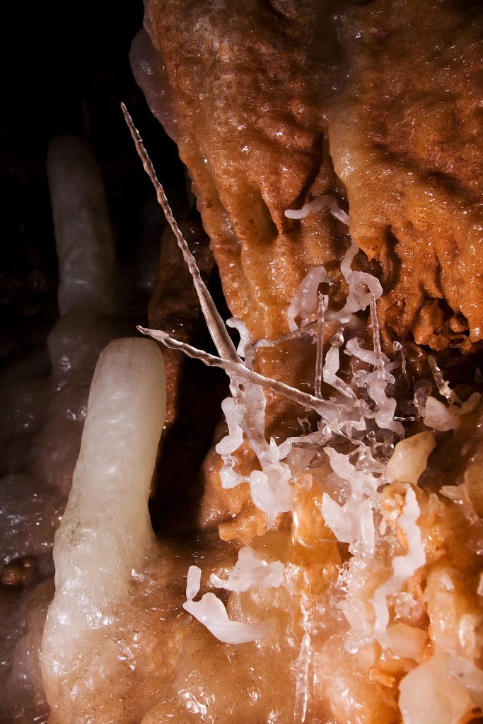 pestera-cu-cristale-farcu-padurea-craiului-cristale-7 pestera-cu-cristale-farcu-padurea-craiului-cristale-7